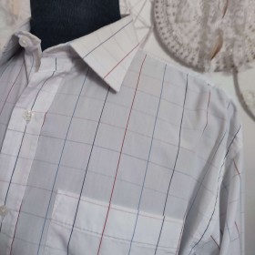 Chemise blanche à carreaux torchon rouges et bleus T 40 Cyrillus - Détail