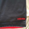 Pantacourt de sport noir et rouge T 36 Adidas - Détail 2