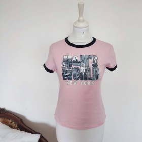 T-shirt rose et noir New York T S M&M's World