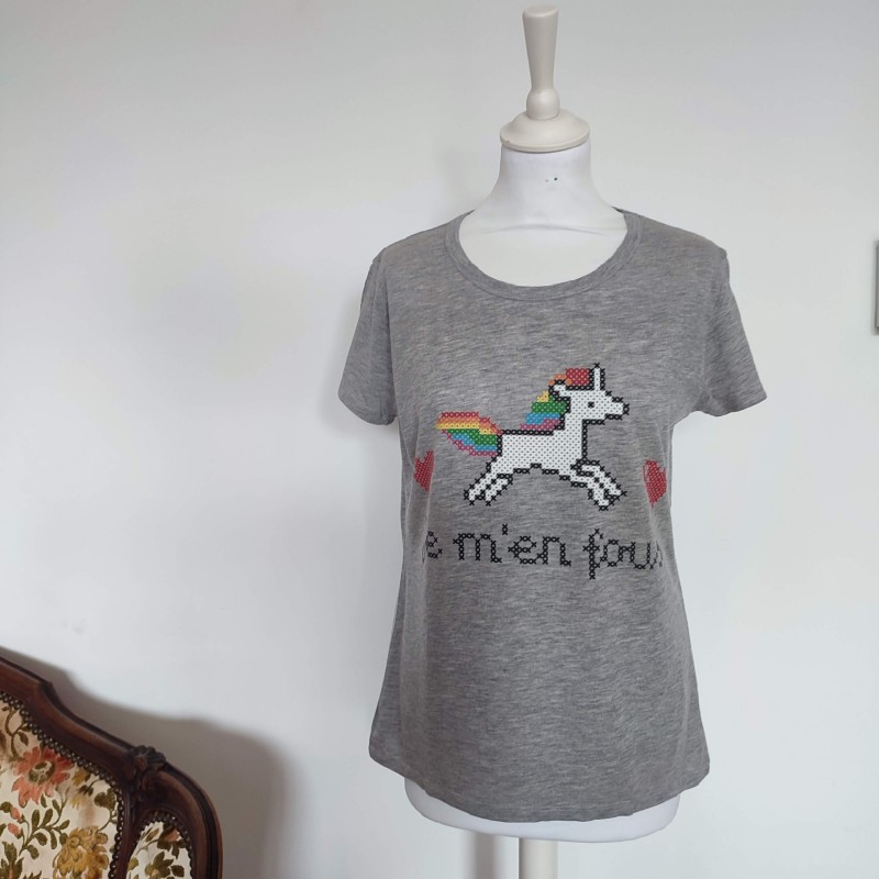 T-shirt gris chiné à la licorne point de croix T M Rad.