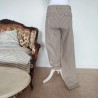 Pantalon beige à rayures blanches T 42-44 la Redoute - Arrière sur mannequin